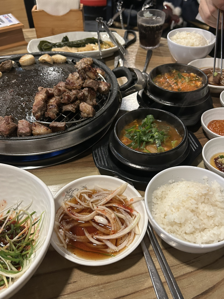 Geumgwankkotdwaeji (금관꽃돼지) 1