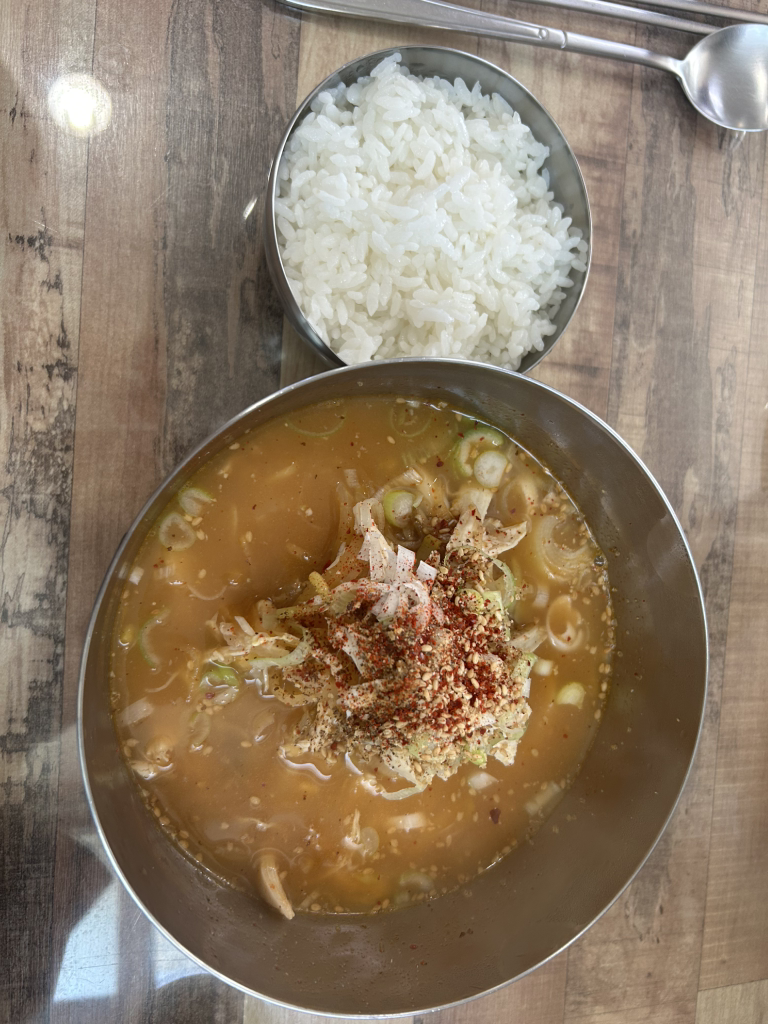 Kkokkoyeongyangtongdak (꼬꼬영양통닭) 2