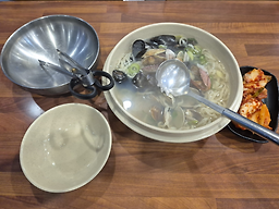 Taphaemulkalguksu (탑해물칼국수) 1