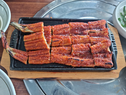 Jeongjajangeogui (정자장어구이) 2