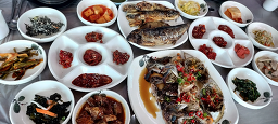 Gomsomyeongmulhoegwan (곰소명물회관) 3