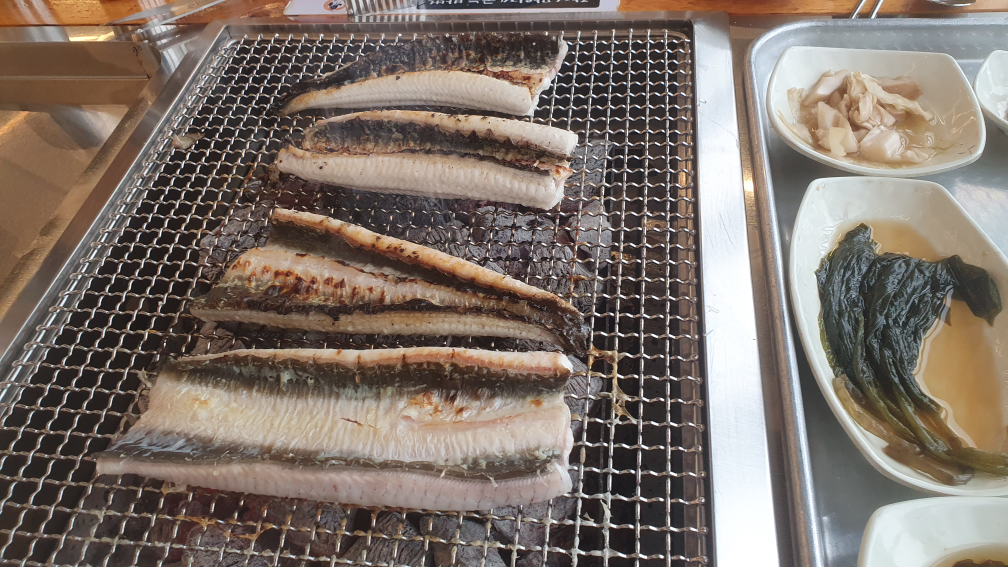 Ganghwasutbuljangeogui (강화숯불장어구이) 1