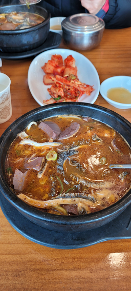 Yangdeumppukwonjoyangpyeonghaejangguk (양듬뿍원조양평해장국) 2
