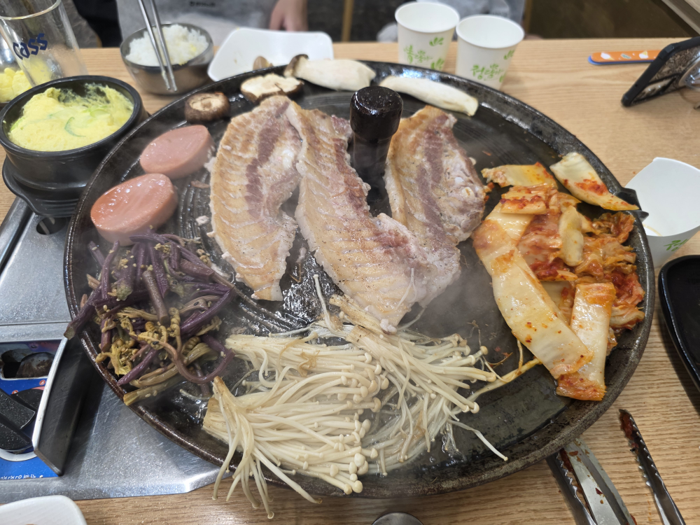 Busandwaejigukbapjip (부산돼지국밥집) 1