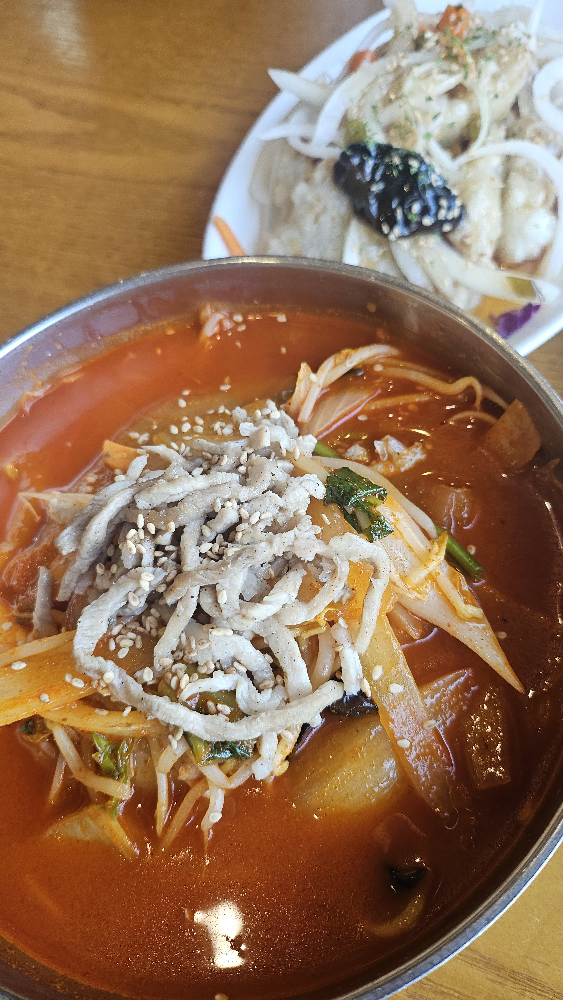 Tteokgujjamppong (떡구짬뽕) 3