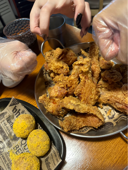 BHC치킨 충무로역점 사진 3