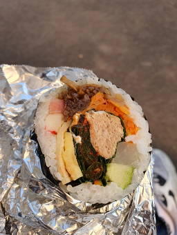 Welbinggochugimbap (웰빙고추김밥) 1