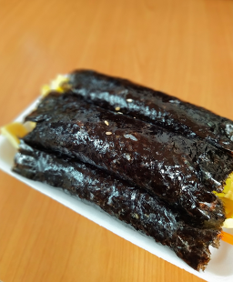 Haetsalmeomeunkkomagimbap (햇살머믄꼬마김밥) 1