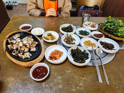 Chungmujangeogui (충무장어구이) 1