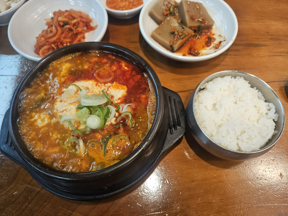 Maetdolroman (맷돌로만) 1