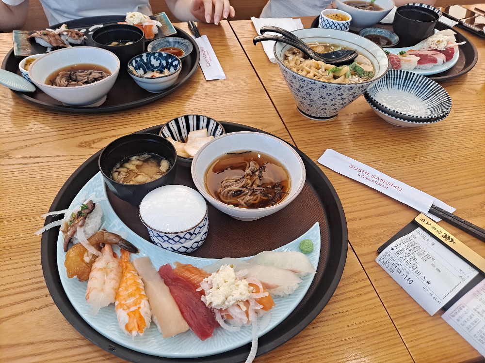 Sangmuchobap busandongraejeom (상무초밥 부산동래점) 2