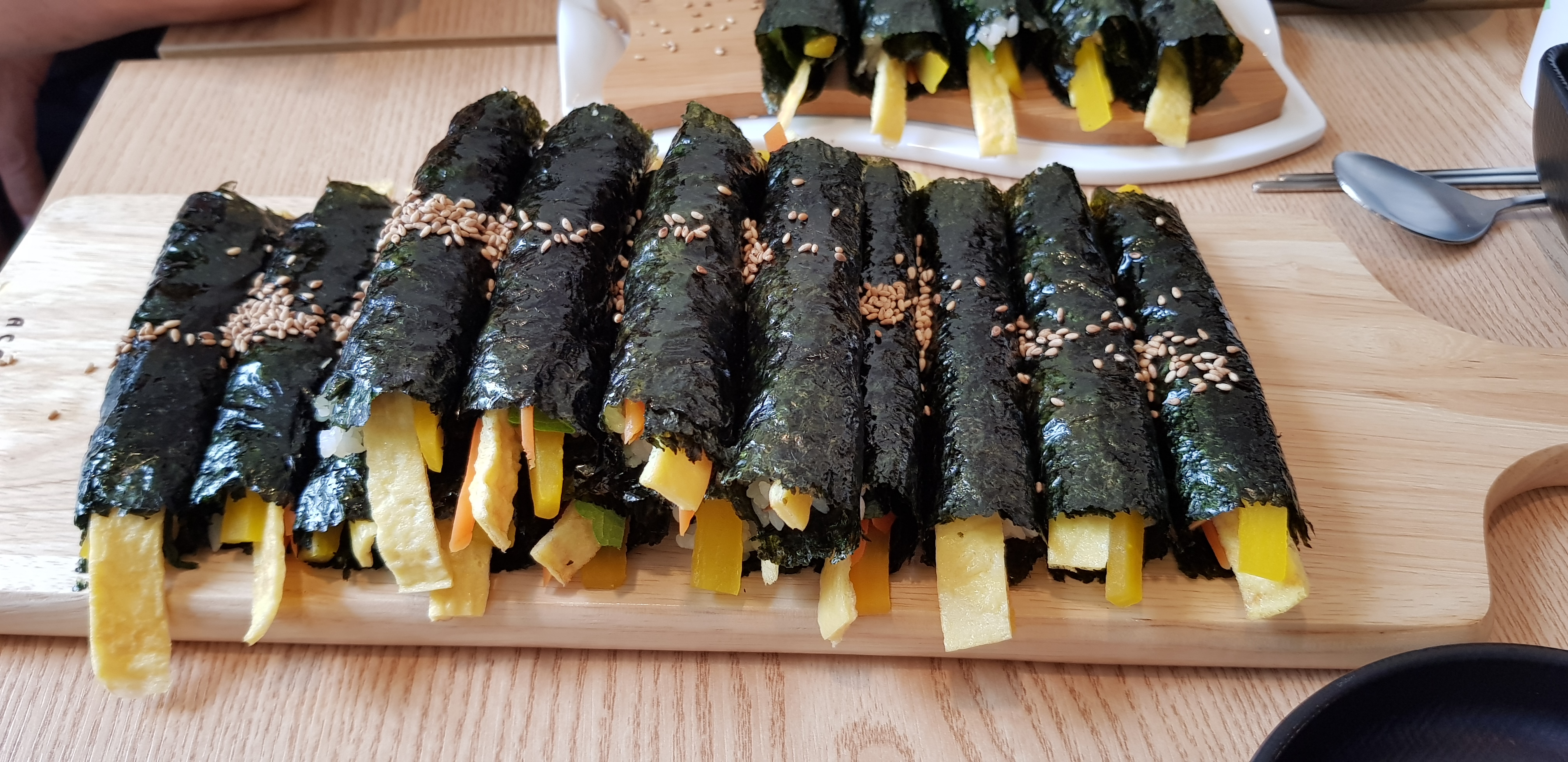 Kkomagimbap komma (꼬마김밥 콤마) 2