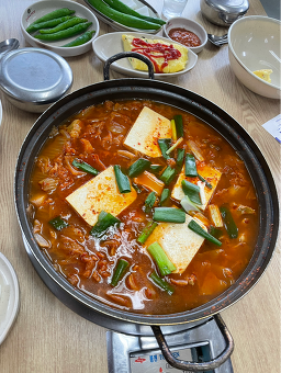 Donganedwaejijjigae (돈가네돼지찌개) 2