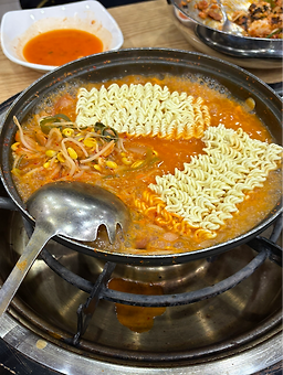 Gimyeonghwabudaejjigae (김영화부대찌개) 3