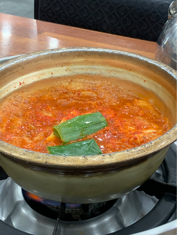 Yuseongdolsotbapjjigaemaeul (유성돌솥밥찌개마을) 1