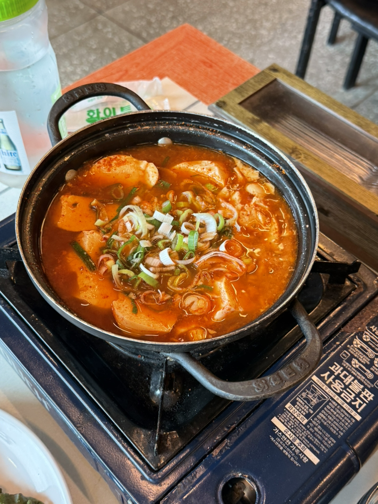Donghadwaejibulbaek (동하돼지불백) 3