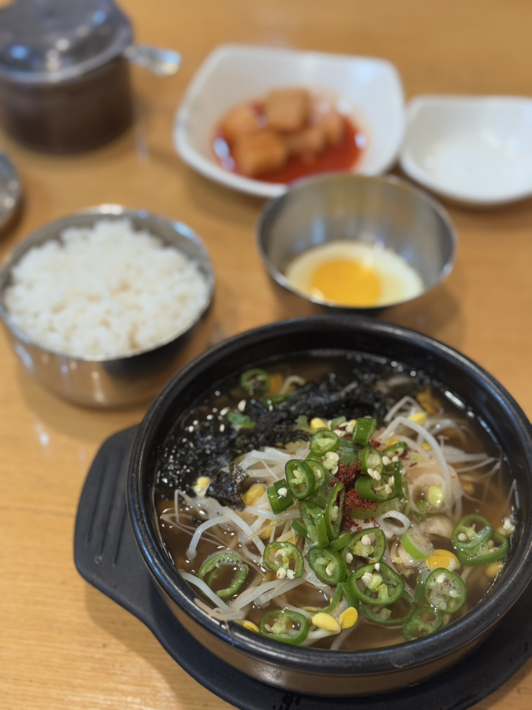 Jeonjukongnamulcheogagukbap (전주콩나물처가국밥) 1