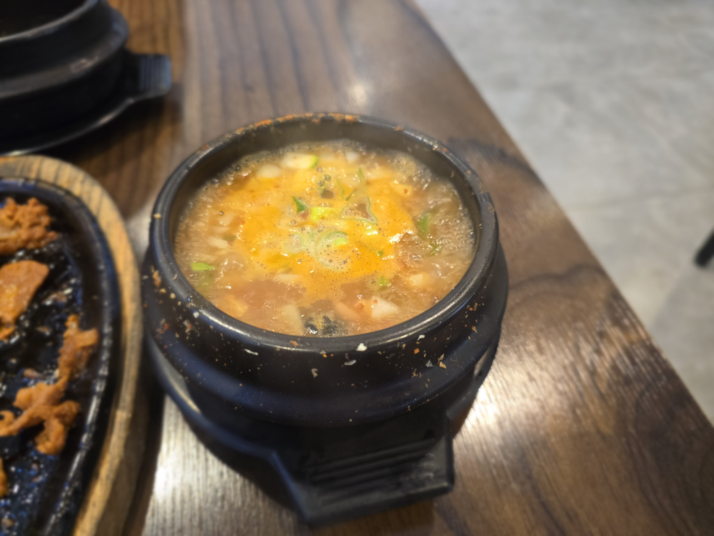 Welbinghwangto ureongissambap (웰빙황토 우렁이쌈밥) 2