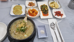 Yonggyegolnokdubangyetang (용계골녹두반계탕) 2