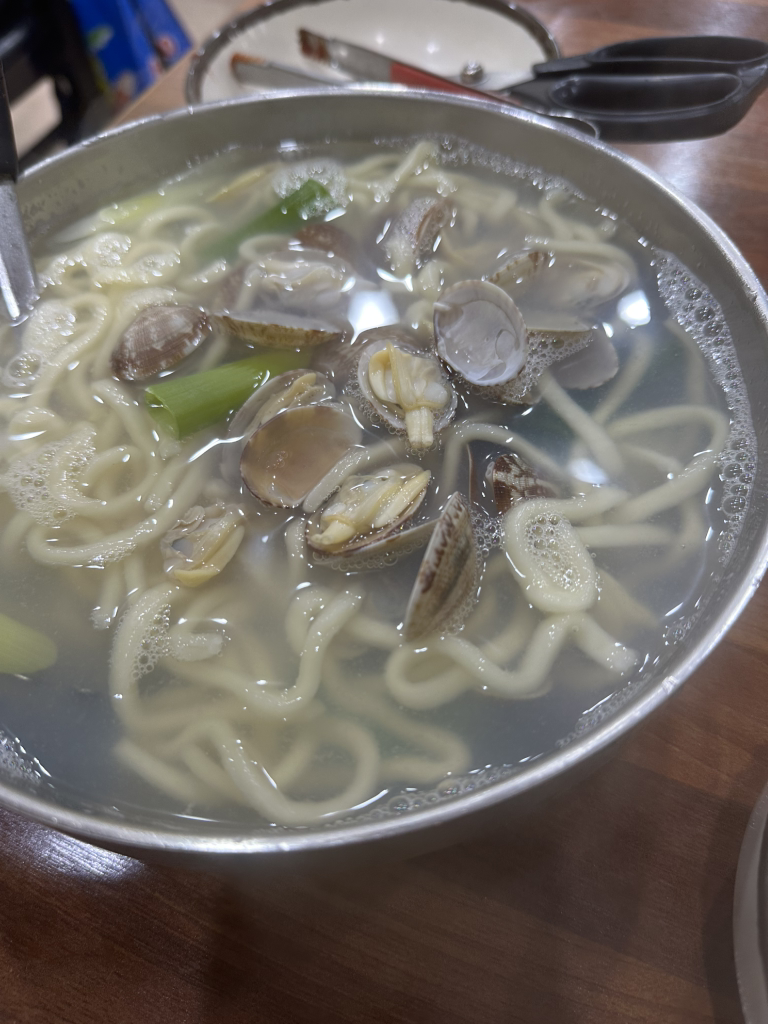 Seodobajirakkalguksu (서도바지락칼국수) 1