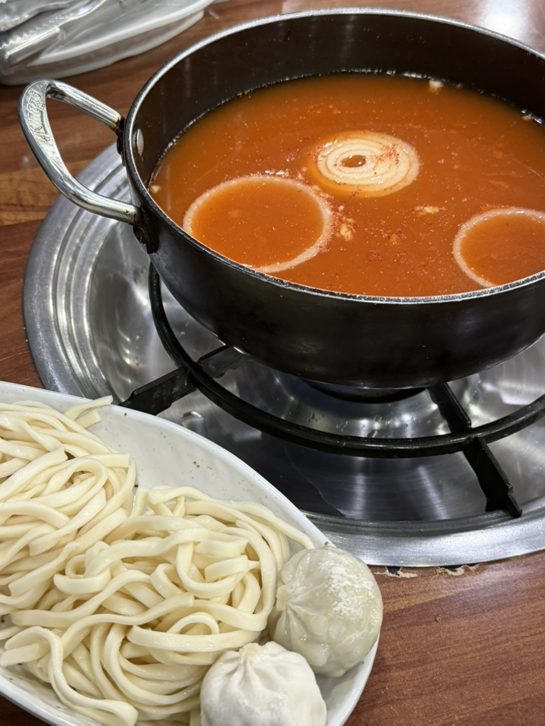 Deungchonsyabeukalguksu (등촌샤브칼국수) 2
