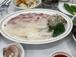 Junganghoetjip (중앙횟집) 1