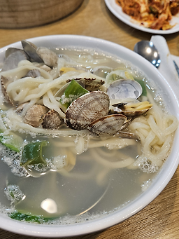 Gimbaksakalguksu (김박사칼국수) 1