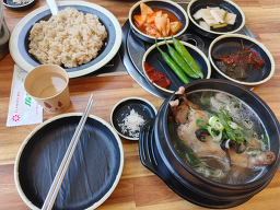 Naneungineungibeoseotbaeksuk (나능이능이버섯백숙) 2