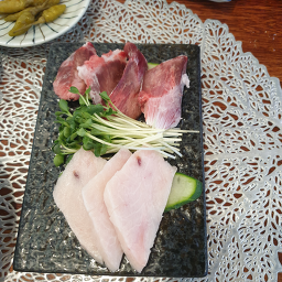 Atti chamchichobap (아띠 참치초밥) 2