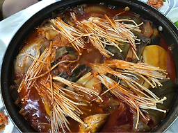 Goesanmaeuntang (괴산매운탕) 1