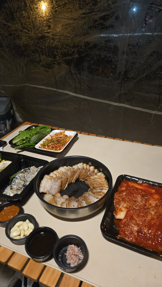 Doyajokbal (도야족발) 1