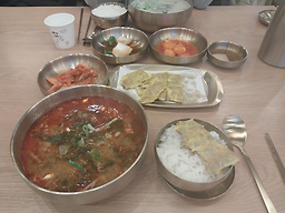 Yukjeongukbap cheonhoyeokjeom (육전국밥 천호역점) 3