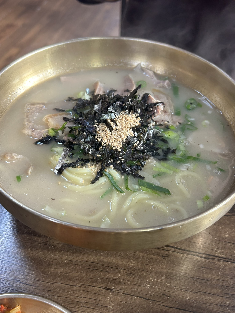 웃뜨르항아리식당 사진 7