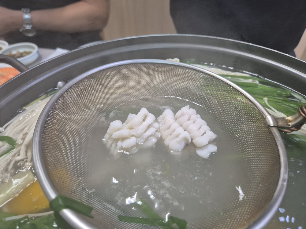 Baekyajangeogui (백야장어구이) 3