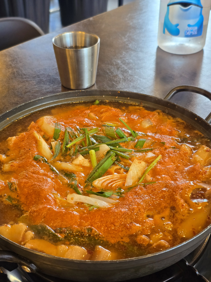 Uksugolguldarisikyuksikdang pyeongnijeom (욱수골굴다리식육식당 평리점) 1
