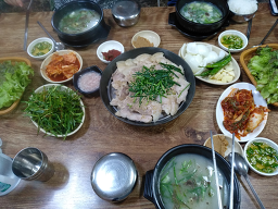 Milyangsannaedwaejigukbap (밀양산내돼지국밥) 1