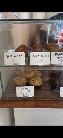Gyuum kapeoe 1 (규움 카페외 1) 2