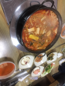Bogeulbogeulbapjip (보글보글밥집) 3