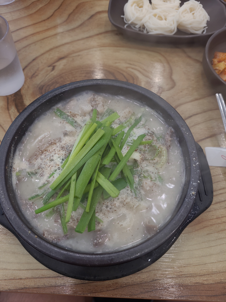 Gohyangokeolkeunsundaeguk okjeongjeom (고향옥얼큰순대국 옥정점) 2