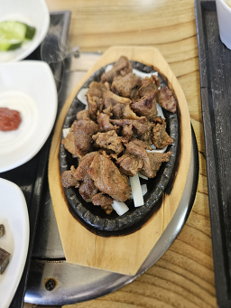 Geumdongsutbulsamgyeopsal (금동숯불삼겹살) 2