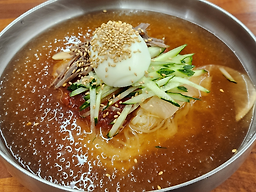 Haejeokkalguksu (해적칼국수) 1
