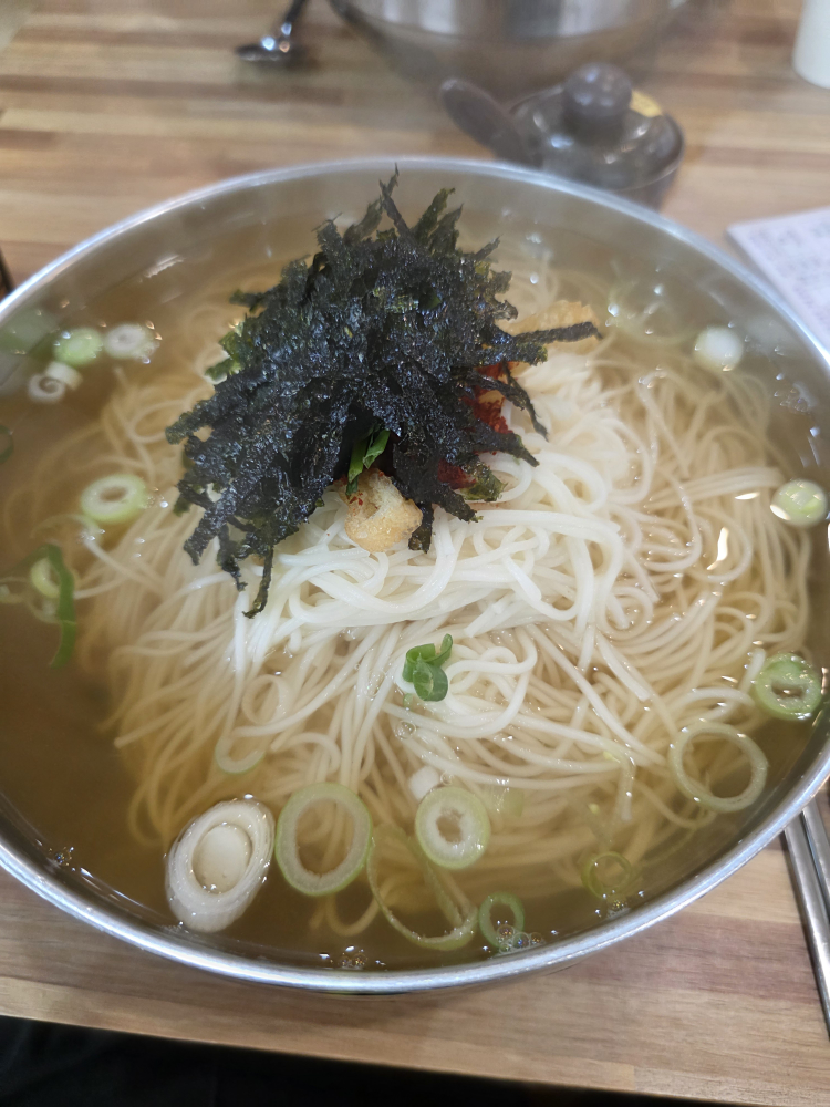 Motungijip (모퉁이집) 1