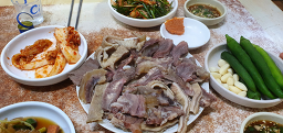 Halmaesoegogigukbap (할매쇠고기국밥) 1