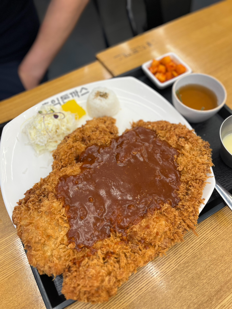 홍익돈까스 1