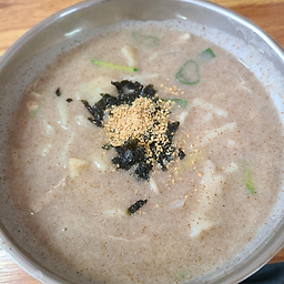 Yangpuniguksu/sup (양푼이국수/숲) 1