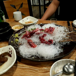Hongchamchiaenchobap (홍참치앤초밥) 3