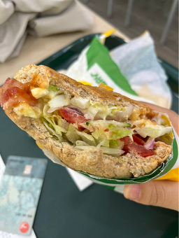 써브웨이 학동역점 사진 3