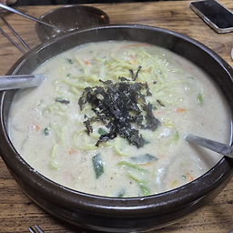Hwanggombajirakkalguksu (황곰바지락칼국수) 1
