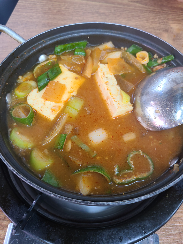 Seouldwaejibulbaekssammemilmakguksu (서울돼지불백쌈메밀막국수) 2