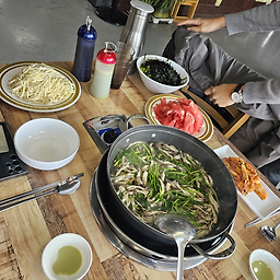 Keuneonninekalguksu (큰언니네칼국수) 2